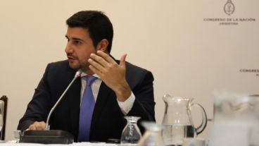 Cleri reclamó por la deuda a Santa Fe.