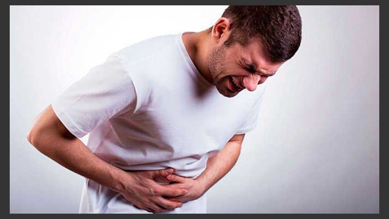 El estómago sensible causa hinchazón abdominal.