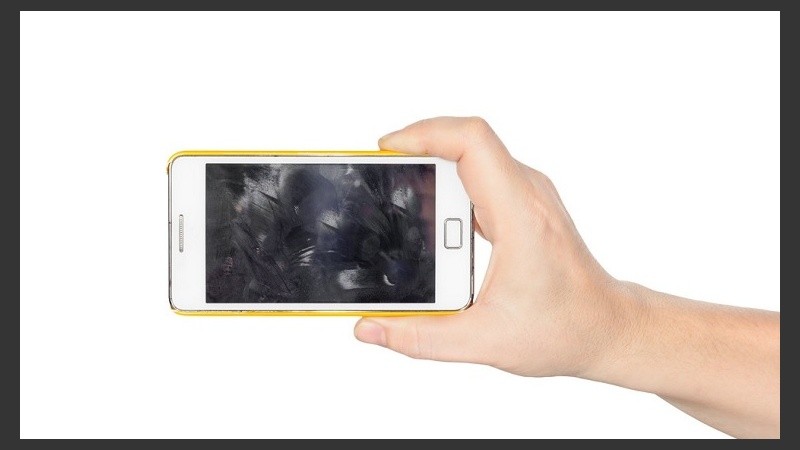 Un sondeo realizado ha descubierto que el 40 por ciento de los encuestados llevaba sus celulares al baño de su lugar de trabajo.