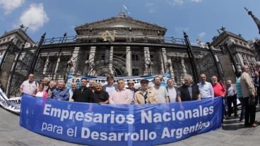 Empresarios pymes presentaron a los legisladores propuestas para salir de la crisis.