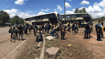 Los colectivos canallas rumbo a Mendoza.