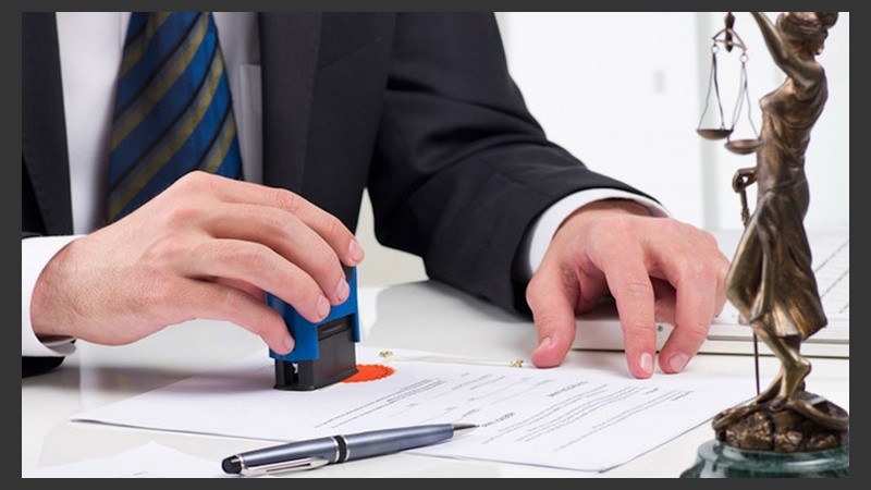 La carrera responde a la necesidad social y jurídica de dar certeza y seguridad en determinados actos.