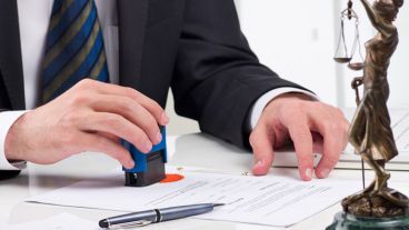 La carrera responde a la necesidad social y jurídica de dar certeza y seguridad en determinados actos.