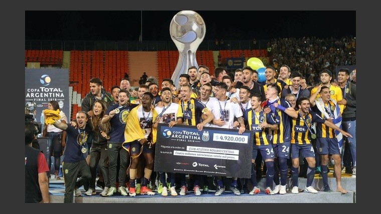 Central por haber ganado la final de la Copa Argentina se llevó un cheque de 4.920.000 pesos.