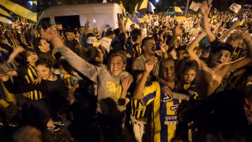 Los hinchas contentos. Central vuelve a ser campeón.