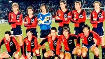 El equipo del '88, en el que Bati debutó ante San Martín.