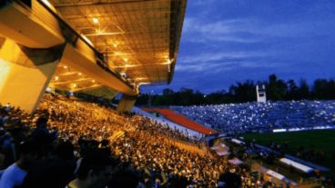 El incidente se produjo en el acceso al estadio Malvinas Argentinas.