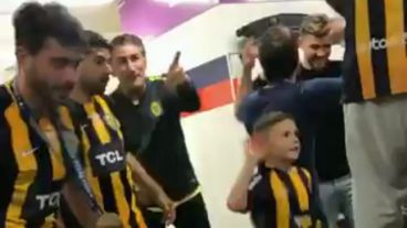 Dedito para arriba y el bailecito del Patón.