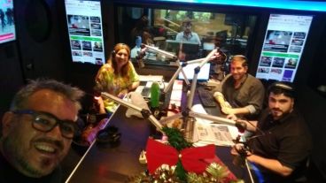 Todos en torno al arbolito en el programa de Juan.