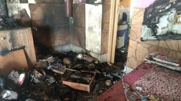 El interior del jardín quedó destrozado tras el ataque incendiario.