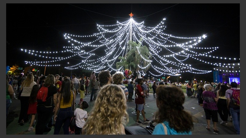 Así quedó el árbol de luces led.