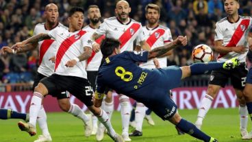 Pablo Pérez tuvo la más clara del primer tiempo.