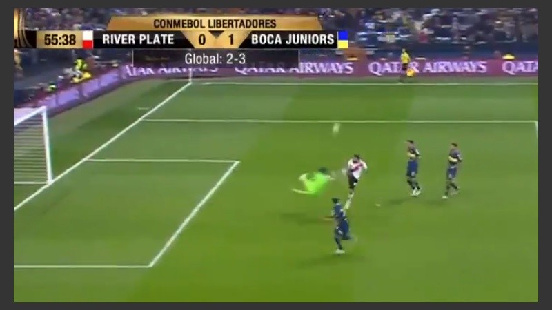 El momento de la polémica jugada.