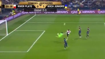 El momento de la polémica jugada.