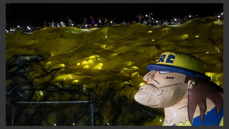 Hinchas y jugadores festejaron el título de Copa Argentina en un Gigante colmado. 