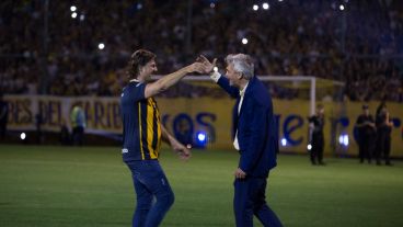 Hinchas y jugadores festejaron el título de Copa Argentina en un Gigante colmado.
