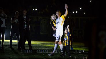 Hinchas y jugadores festejaron el título de Copa Argentina en un Gigante colmado.