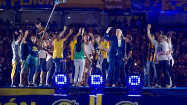 Hinchas y jugadores festejaron el título de Copa Argentina en un Gigante colmado.