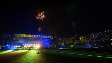 Hinchas y jugadores festejaron el título de Copa Argentina en un Gigante colmado.