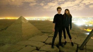 La pareja que realizó la polémica publicación.