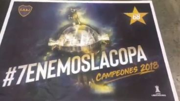 Los afiches que tenía listos Boca para el festejo.