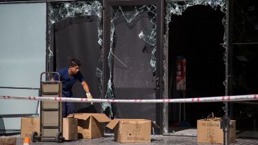 Los vidrios baleados fueron cambiados horas después.