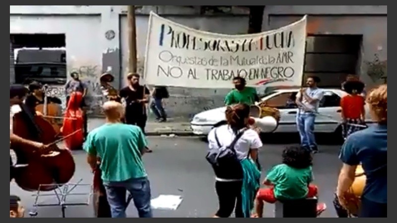 La protesta musical en las calles de Rosario.