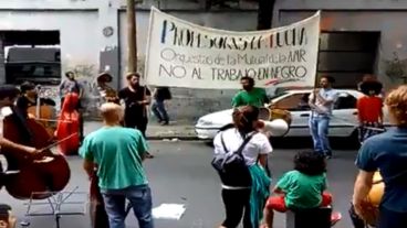 La protesta musical en las calles de Rosario.