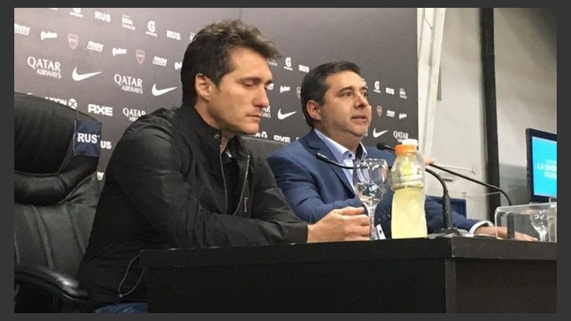 El DT y el presidente realizaron una conferencia de prensa este viernes.