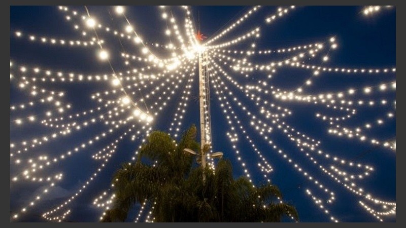 El arbolito de barrio Belgrano ya se enciende. 