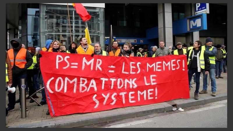 Chalecos amarillos protestaron en Bruselas. 