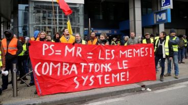 Chalecos amarillos protestaron en Bruselas.