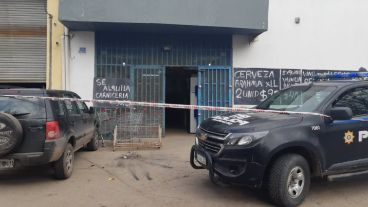 El frente del comercio atentado en zona norte.