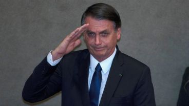 Bolsonaro publicó en su cuenta de Twitter el comentario que refuta a su hijo.