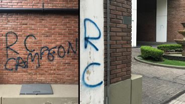 Pintadas sobre las paredes de diversas viviendas.