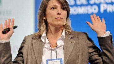 Costantini: "Si te ven un escote, naturalmente los ojos se les van a ir".