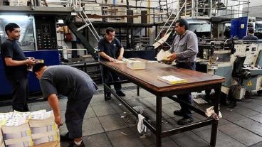 La cifras del desempleo bajaron en la región, según el Indec.