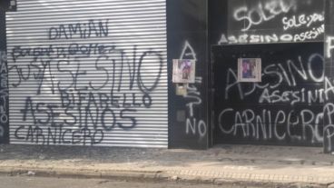 Los familiares manifestaron frente a la clínica de Mendoza al 2000.