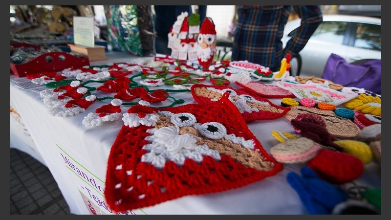 La Navidad se siente en la feria de economía solidaria.