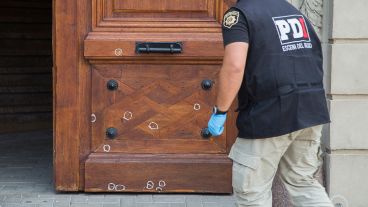 Trabaja la Policía de Investigaciones en el levantamiento de rastros.