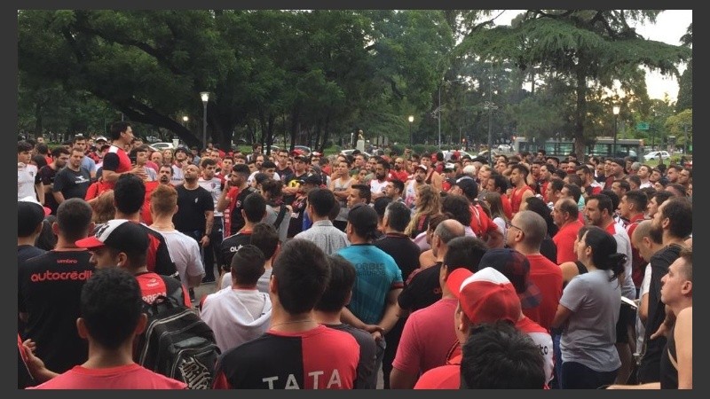Socios e hinchas expresaron su disconformidad con la gestión.