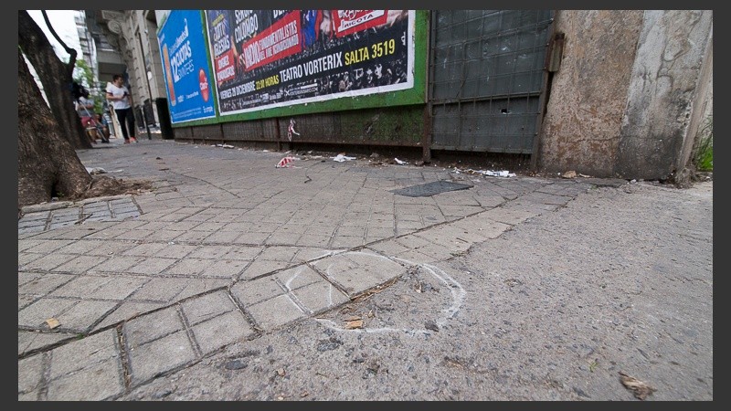 Las marcas que dejó la balacera en distintos edificios. 
