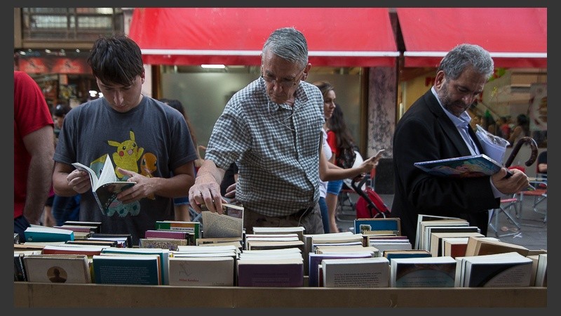 En Córdoba y San Martín feria de libros que acompañan la movida.