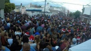 La Municipalidad tratará de evitar las fiestas en las calles de Rosario este fin de año.