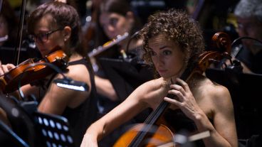 Hubo música en vivo a cargo de la Orquesta de la Ópera de Rosario.