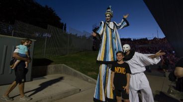 Una foto con los actores de la obra. Fue una noche inolvidable para los rosarinos amantes de la ópera.