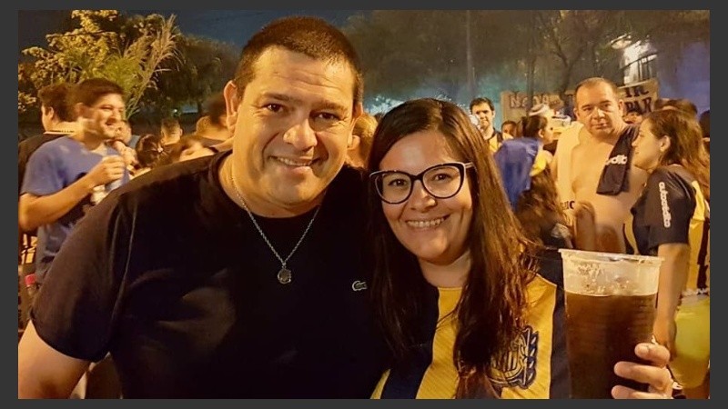 En la sede fundacional, los hinchas aprovecharon el calorcito de la noche de verano.