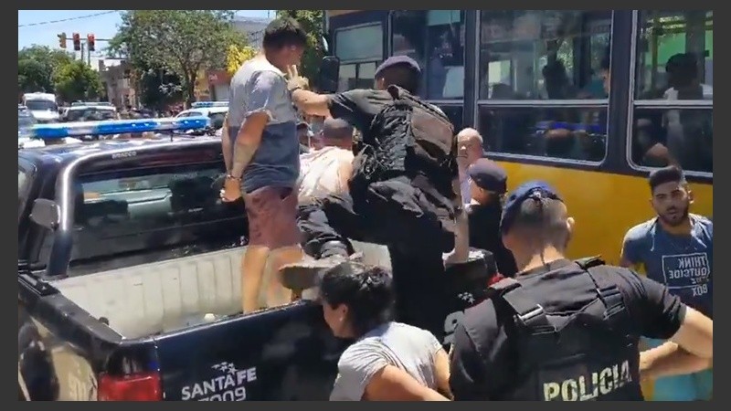 El violento episodio ocurrió este lunes después del mediodía.