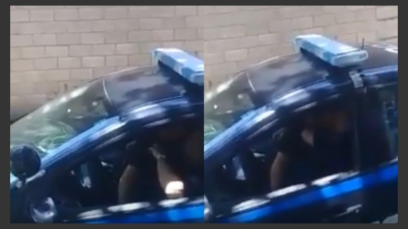 El video fue filmado por un vecino y se viralizó rápidamente.