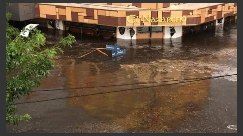 Una esquina tapada de agua en Mina Clavero.